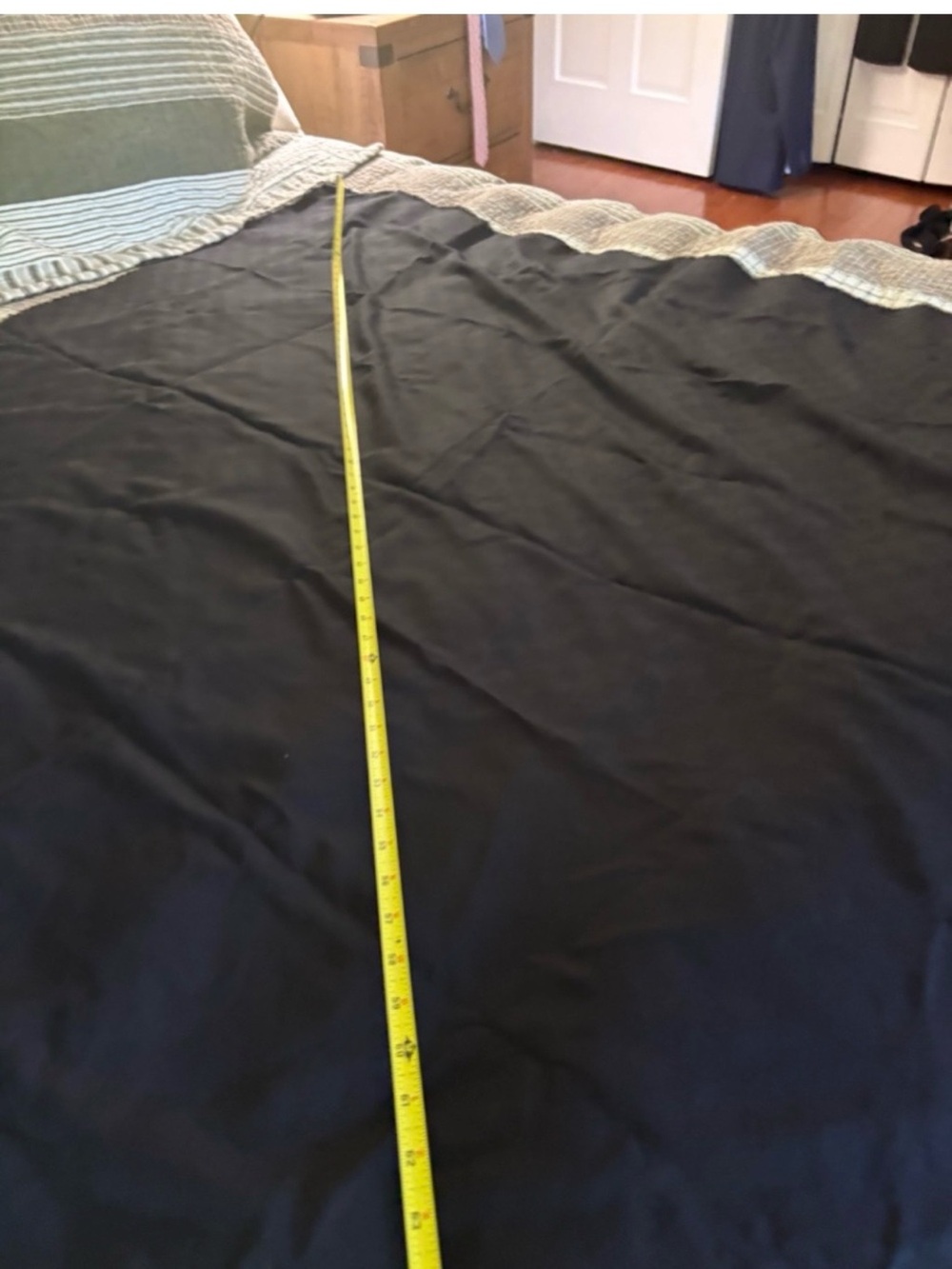 Gucci Black Shawl with Logo Tag - Picture 8 of 12